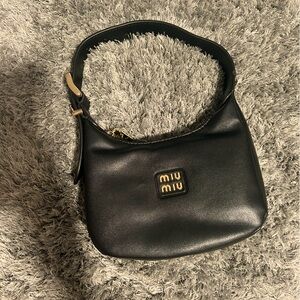 Miu miu bag *no dust bag,no box with it* send offers please I can work with you